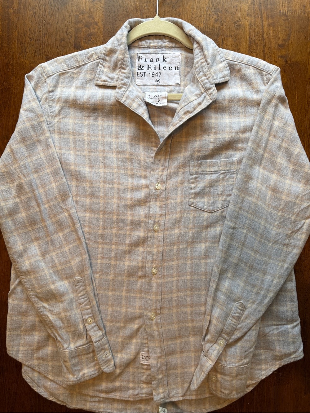 Frank & Eileen “Eileen” Womens XS 100% cotton button down shirt